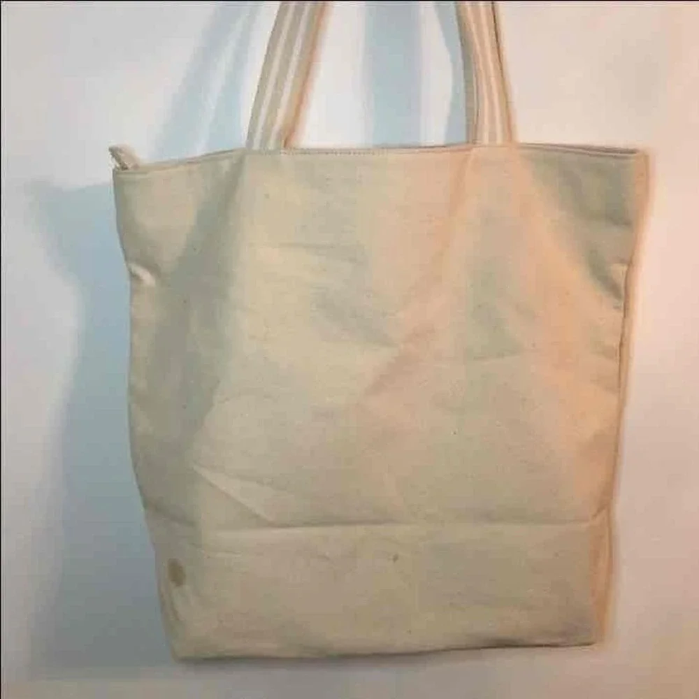 Canvas love tote bath and‎ body